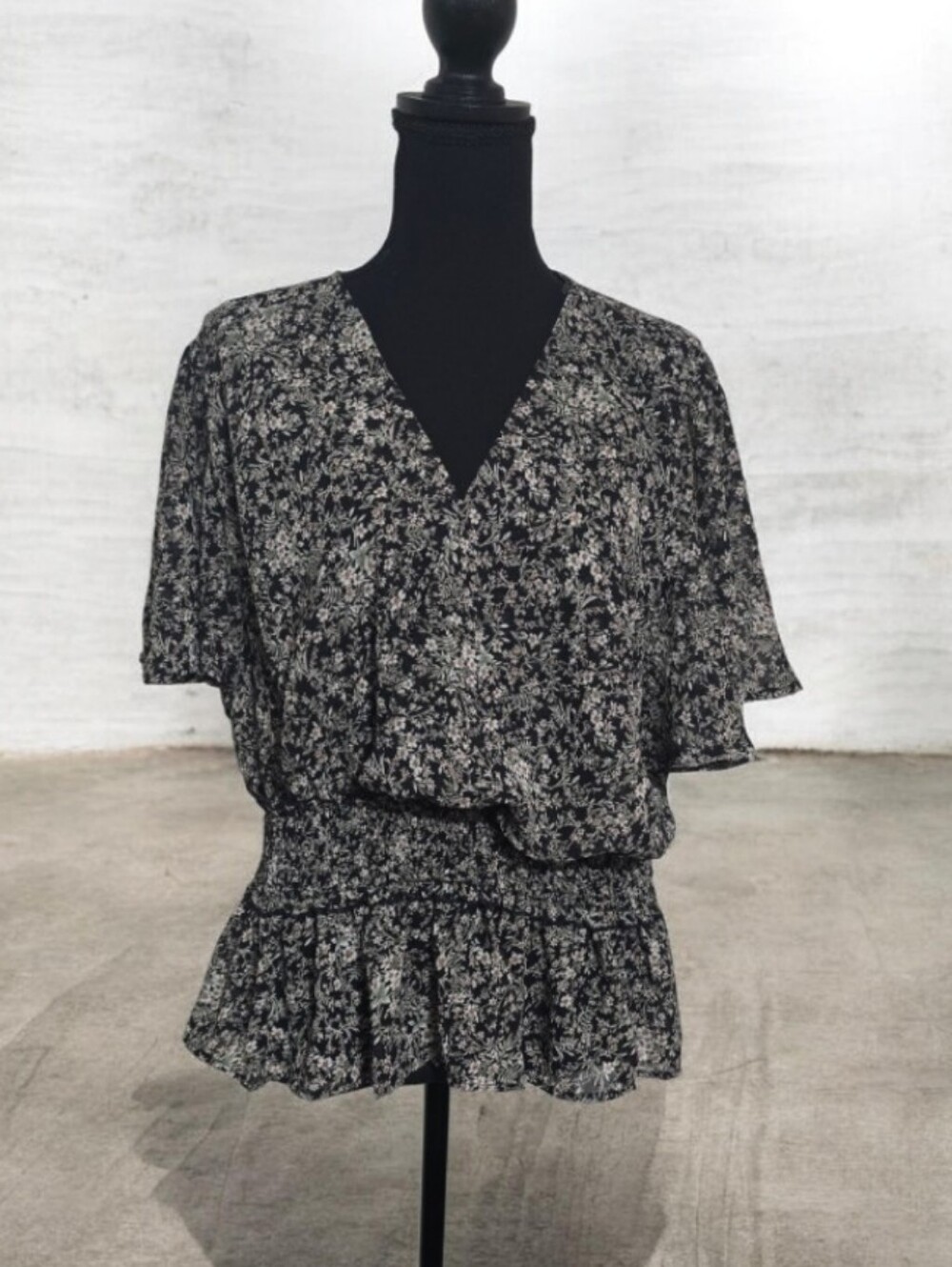 #K70 Black Floral V-Neck Peplum Top